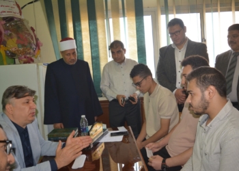 نائب رئيس جامعة الأزهر للوجه القبلي يتفقد امتحانات كلية طب الأسنان بأسيوط