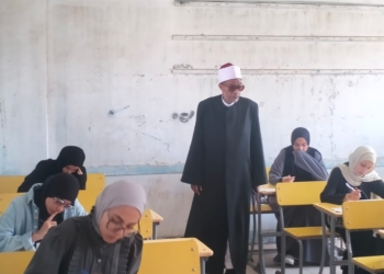 الثانوية الأزهرية 2025: رئيس الإدارة المركزية لشؤون المناطق والخدمات يتفقد أعمال الامتحانات بالقاهرة