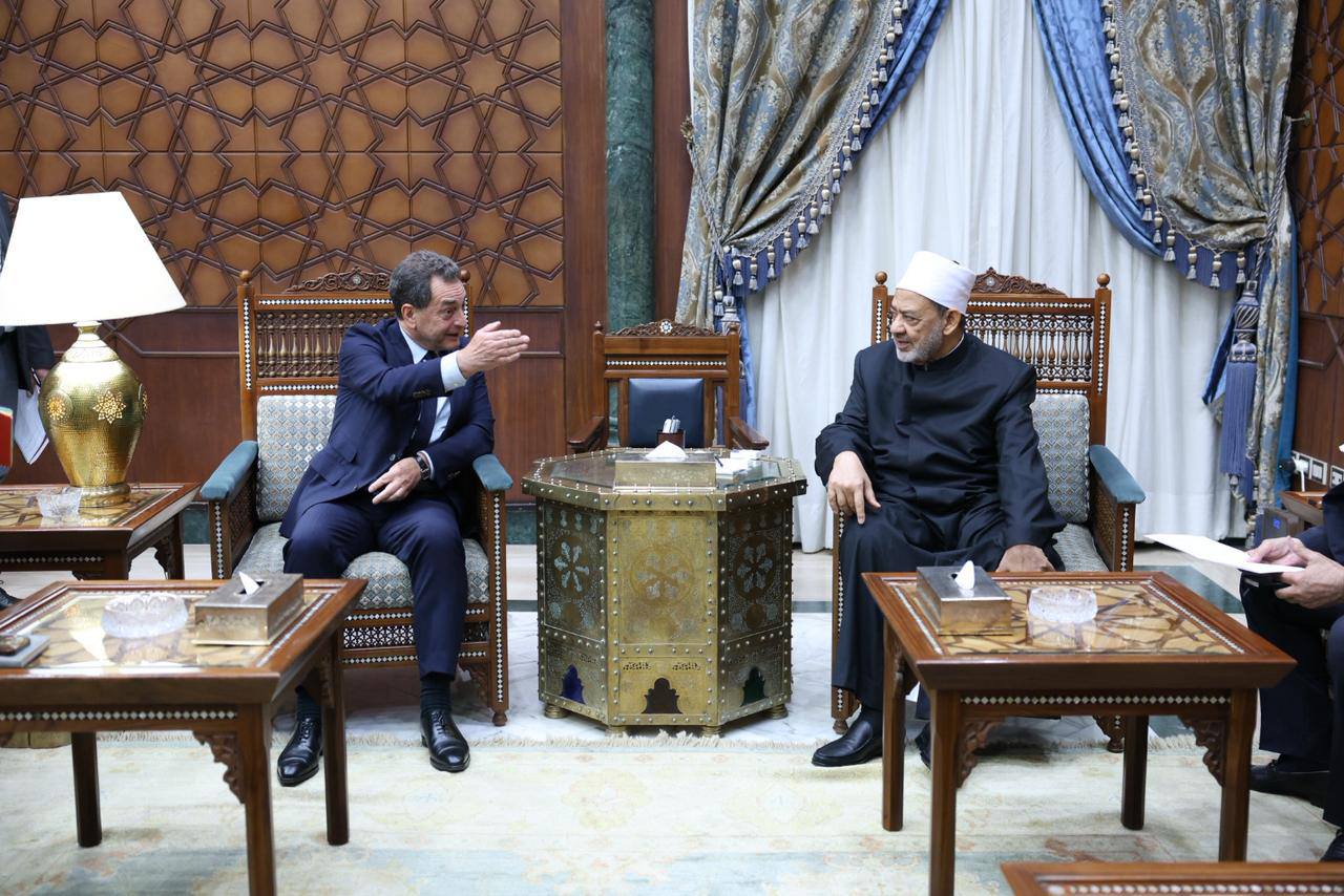 شيخ الأزهر: الأطفال والنساء والضعفاء وحدهم من يدفعون ثمن ما ينتج عن الحروب من مشكلات كبرى
