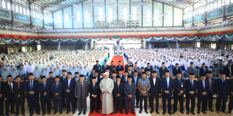 رئيس جامعة الأزهر يختتم زيارته لإندونيسيا بزيارة معهد وجامعة دار السلام كونتور