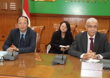 رئيس جامعة المنوفية يبحث تعزيز آفاق التعاون المشترك مع الجامعات الصينية