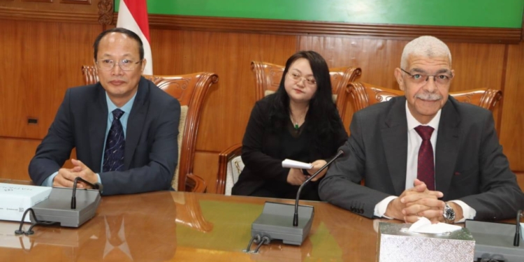 رئيس جامعة المنوفية يبحث تعزيز آفاق التعاون المشترك مع الجامعات الصينية