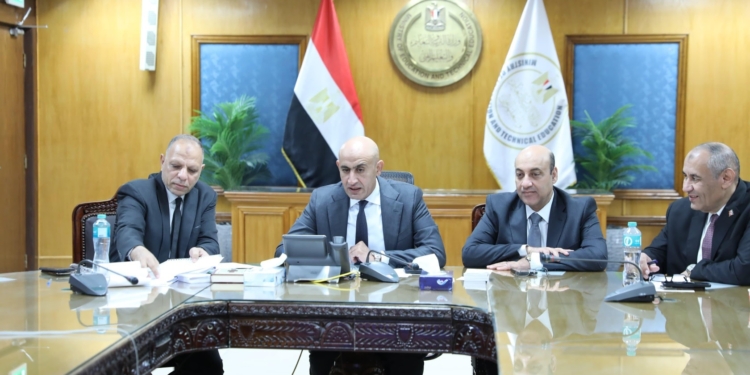 الثانوية العامة 2025.. أولياء أمور مصر توجه نداءا لمراقبي الامتحانات