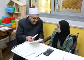 رئيس قطاع المعاهد الأزهرية يزور طلاب الشهادة الثانوية بمستشفى 57357 ومعهد الأورام