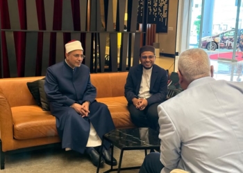 رئيس جامعة الأزهر يشارك في اجتماع اللجنة الاستشارية لإنشاء الجامعة الإسلامية بسنغافورة