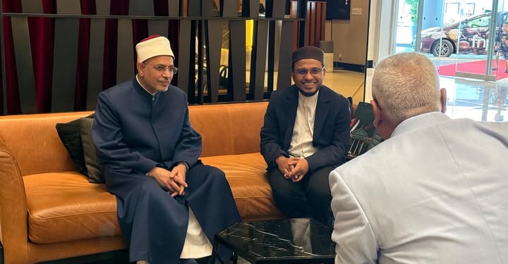 رئيس جامعة الأزهر يشارك في اجتماع اللجنة الاستشارية لإنشاء الجامعة الإسلامية بسنغافورة