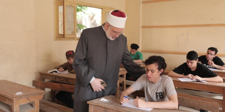 وكيل الأزهر يتفقد لجان الشهادة الثانوية بقليوب ويشيد بالتزام الطلاب وانضباط اللجان