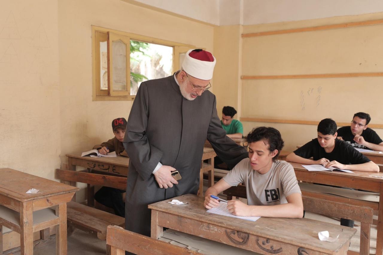 وكيل الأزهر يتفقد لجان الشهادة الثانوية بقليوب ويشيد بالتزام الطلاب وانضباط اللجان