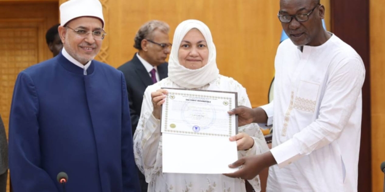 جامعة أفريقيا الفرنسية العربية بمالي تمنح الدكتوراه الفخرية لرئيس جامعة الأزهر ولمستشارة شيخ الأزهر لشئون الوافدين
