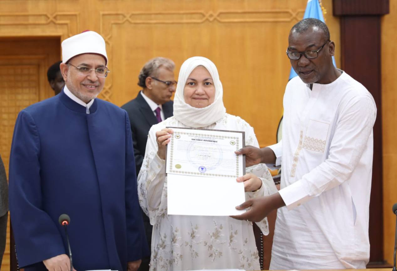 جامعة أفريقيا الفرنسية العربية بمالي تمنح الدكتوراه الفخرية لرئيس جامعة الأزهر ولمستشارة شيخ الأزهر لشئون الوافدين
