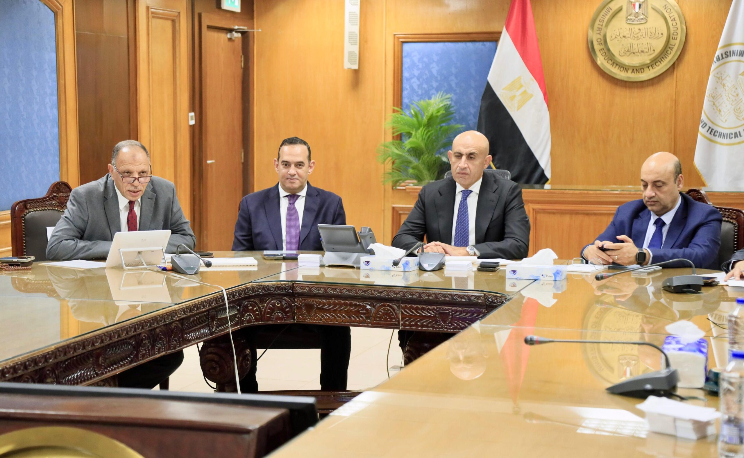 الثانوية العامة 2025.. "عبداللطيف" يتابع الامتحانات من غرفة العمليات المركزية