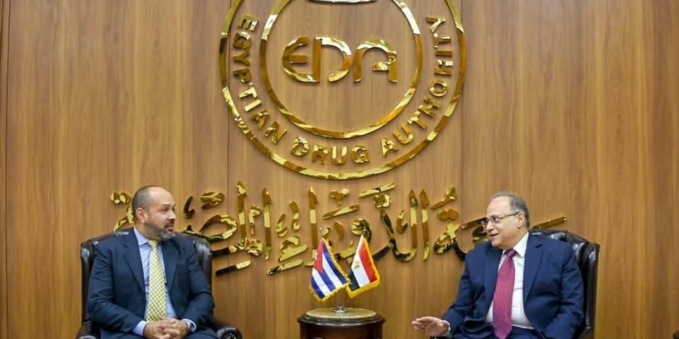 رئيس هيئة الدواء المصرية يستقبل سفير كوبا لبحث آفاق الشراكة في التصنيع الدوائي