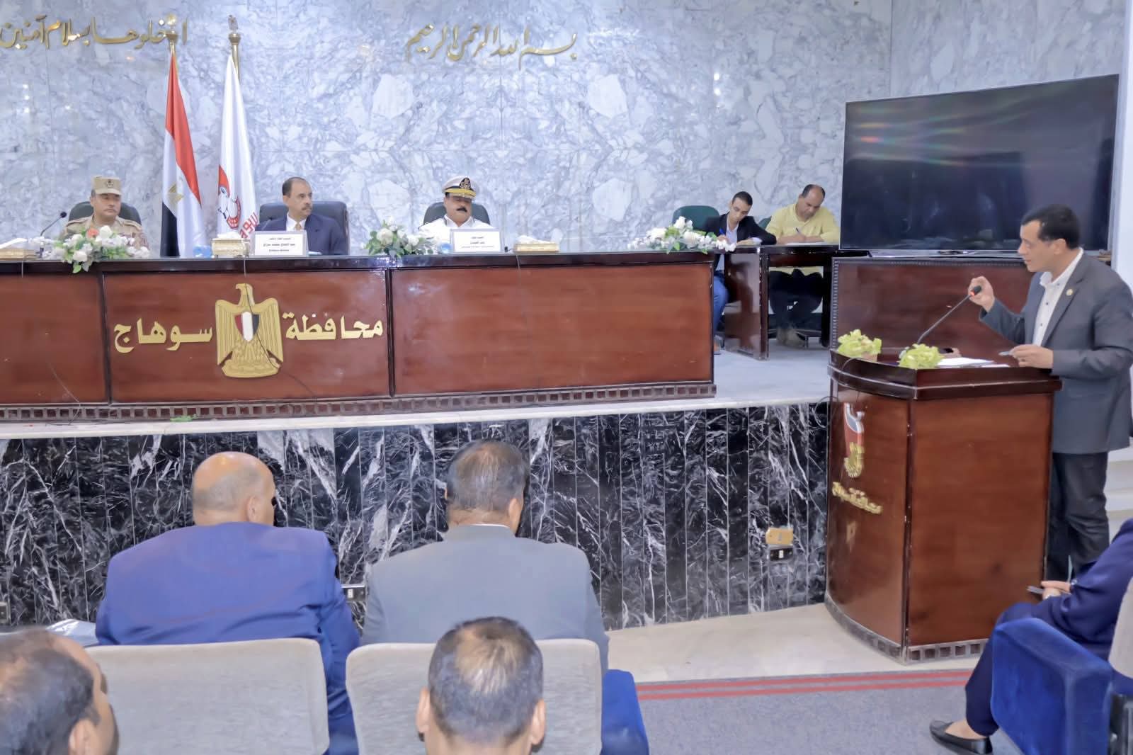 محافظ سوهاج يبحث الاستعدادات النهائية لامتحانات الثانوية العامة