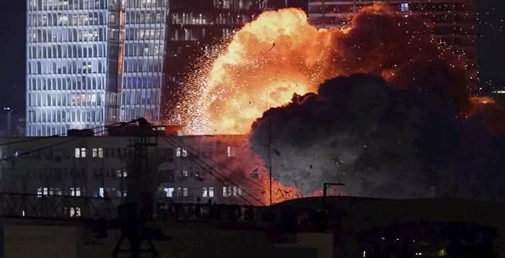 هآرتس: 9 مبانٍ دُمرت بشكل كامل في رمات غان ومئات تضررت