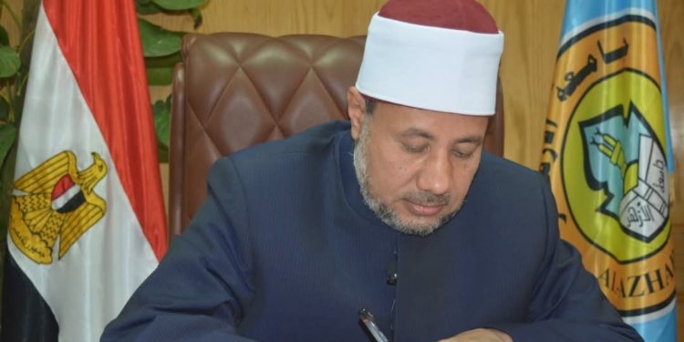 نائب رئيس جامعة الأزهر يحيل أستاذا وطالبا بإحدى كليات الفرع بأسيوط للتحقيق