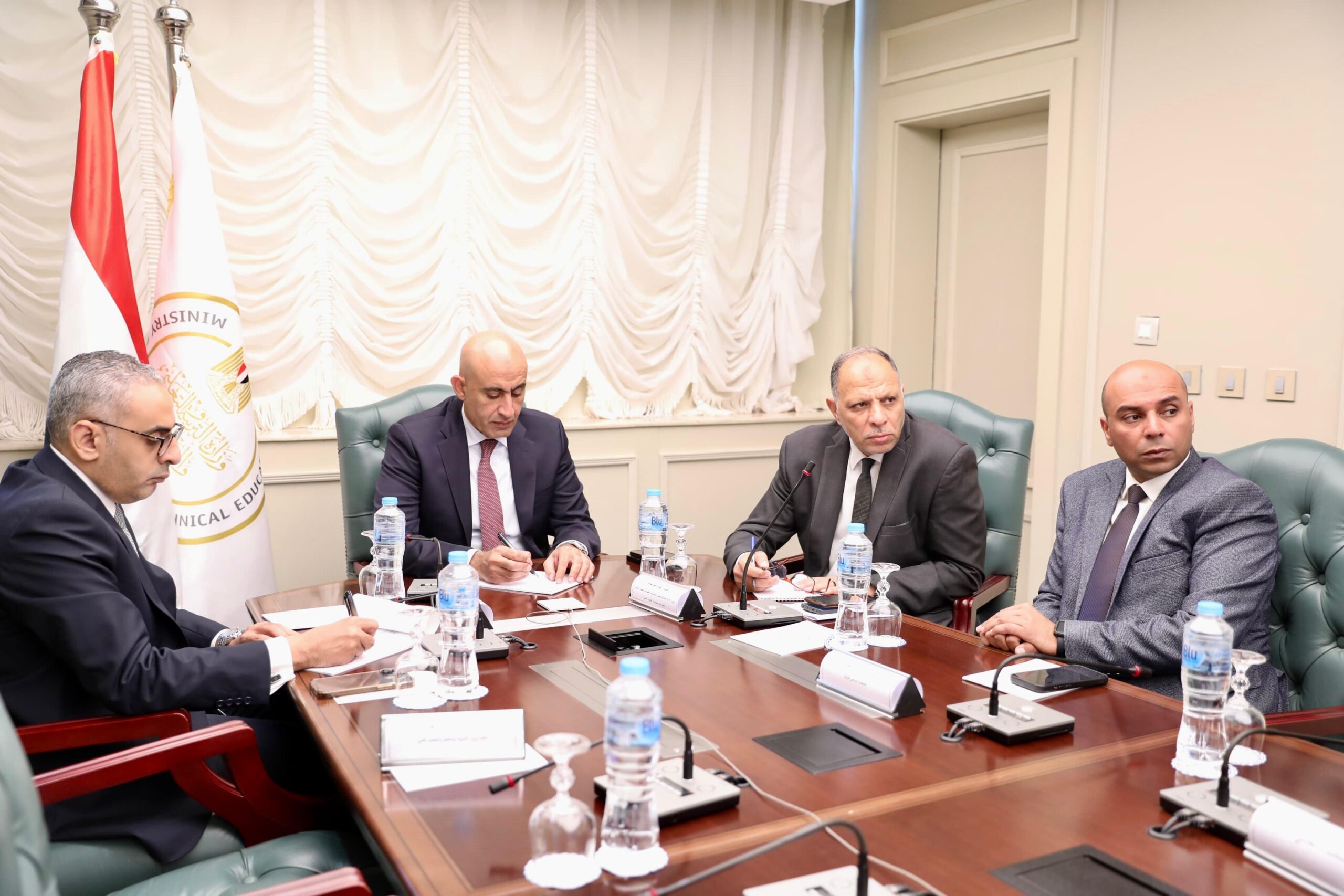 الثانوية العامة 2025.. «عبداللطيف» يوجه بالتفتيش الدقيق للطلاب قبل دخول اللجان