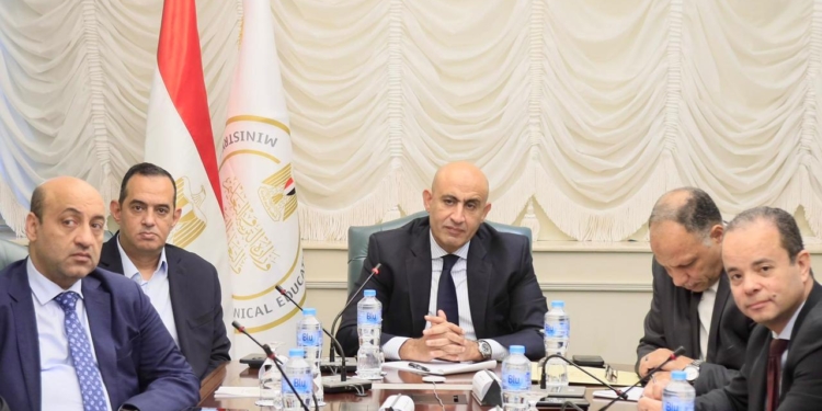 الثانوية العامة 2025.. عبداللطيف: أتابع كاميرات المراقبة بنفسي كل امتحان