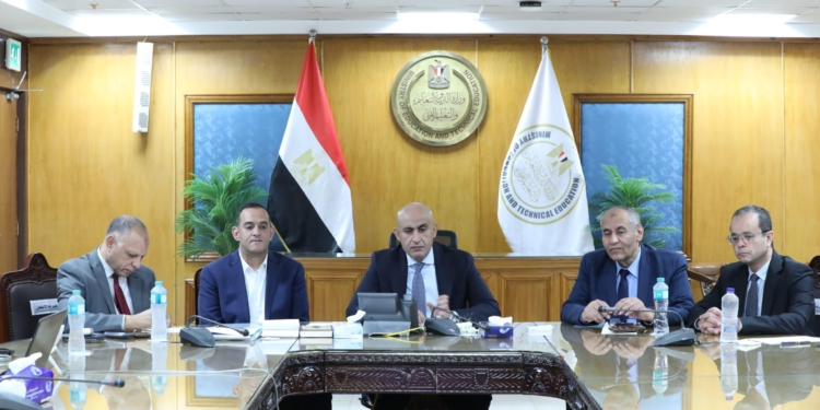 الثانوية العامة 2025.. تداول أسئلة امتحان الفيزياء بالإجابات على الإنترنت