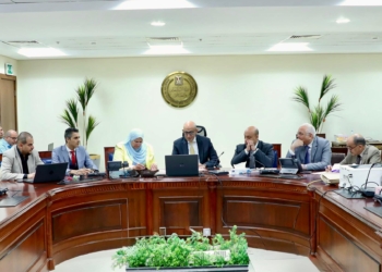 امتحانات الدبلومات الفنية.. "عبداللطيف" يوجه بتذليل أي عقبات وحل المشكلات أولًا بأول