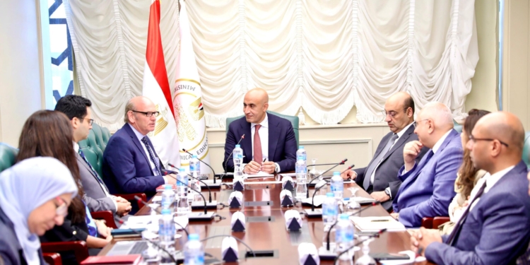 عبداللطيف: نتطلع للتعاون مع الشركات الألمانية لإنشاء مدارس تعليم فني مع GiZ