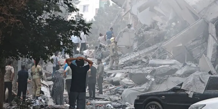 إسرائيل تشن هجمات جوية عنيفة على إيران ومقتل عدد من كبار القادة والعلماء الإيرانيين