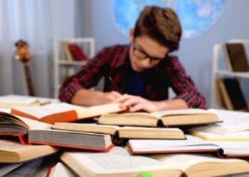 بين الكباب والكتاب… نصائح لطلاب الثانوية للاستفادة من أكل العيد