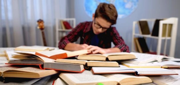 بين الكباب والكتاب… نصائح لطلاب الثانوية للاستفادة من أكل العيد