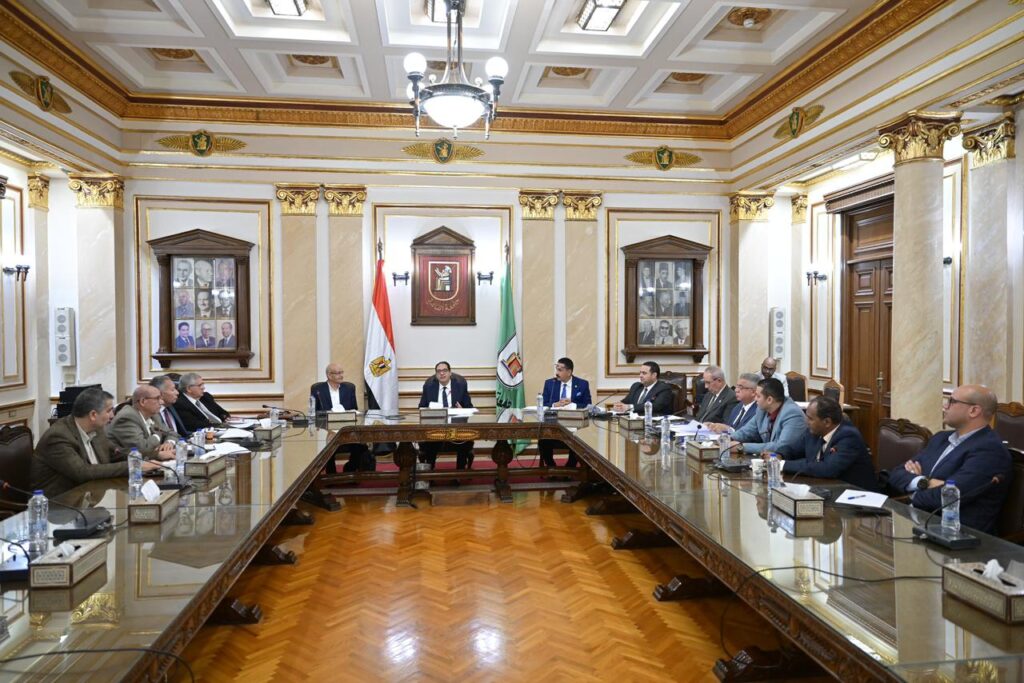 اجتماع لجنة اسكان جامعة القاهرة 