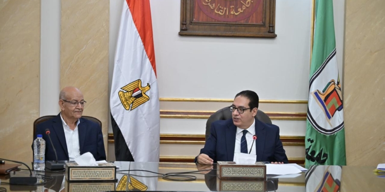 رئيس جامعة القاهرة مع رئيسها السابق د على عبد الرحمن