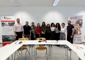 فريق هوية مصر بالجامعة الألمانية بالقاهرة يضع اللمسات النهائية لمعرض المتحف المصرى الكبير ببرلين 