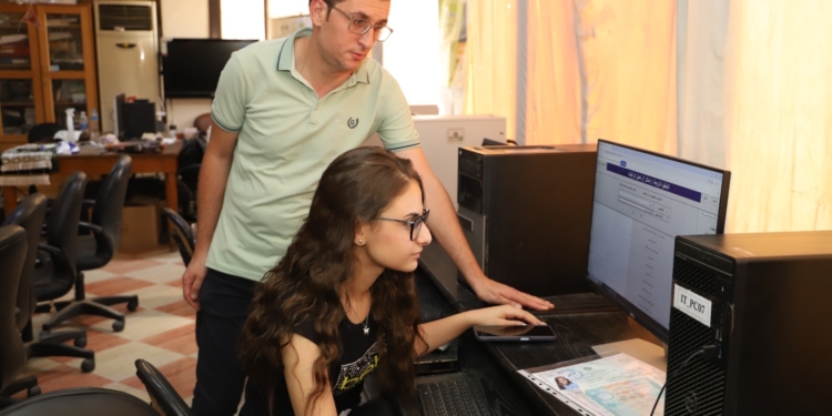 في اول ايام التنسيق.. اقبال علي معامل الجامعات ومتخصصين لمساعدة الطلاب