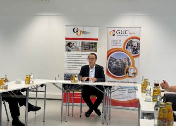 فريق هوية مصر بالجامعة الألمانية بالقاهرة يضع اللمسات النهائية لمعرض المتحف المصرى الكبير ببرلين 