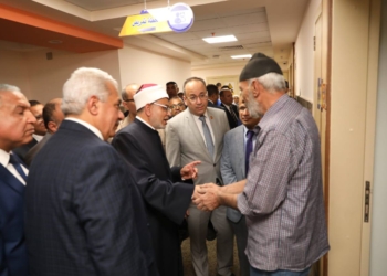 قيادات الأزهر تزور مصابي غزة في مستشفى أسيوط وتؤكد على الرعاية الشاملة