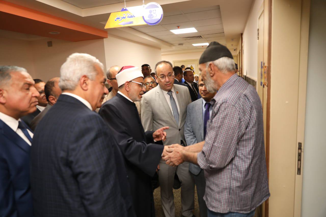 قيادات الأزهر تزور مصابي غزة في مستشفى أسيوط وتؤكد على الرعاية الشاملة