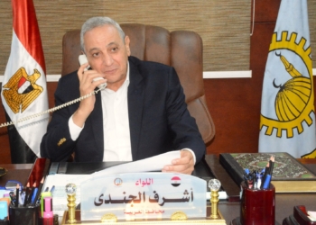 محافظ الغربية مهنئا 3 طالبات أوائل بالدبلومات الفنية: أنتن تاج رأس المحافظة