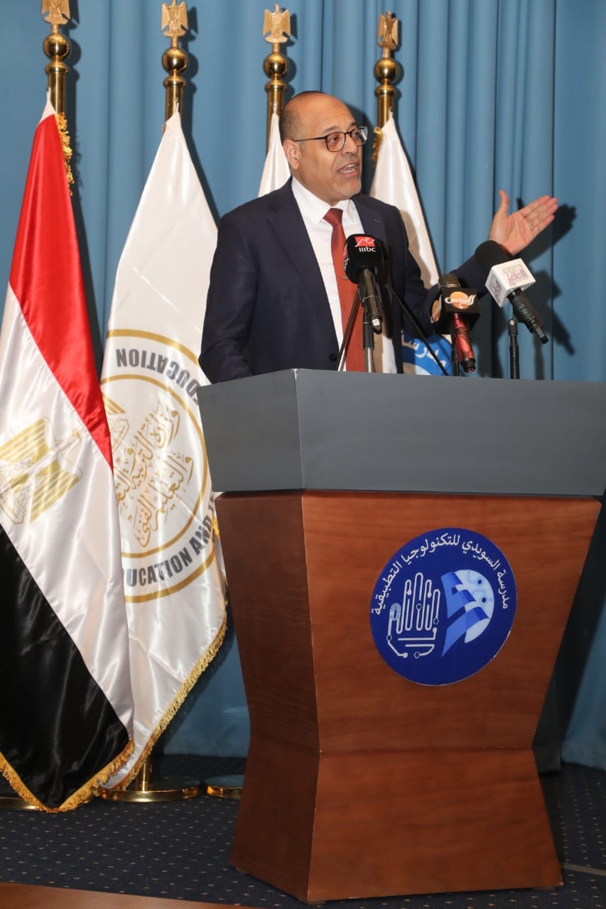 وزير العمل يُشارك بحفل تخرج الدفعة الرابعة لطلاب مدرسة السويدي للتكنولوجيا