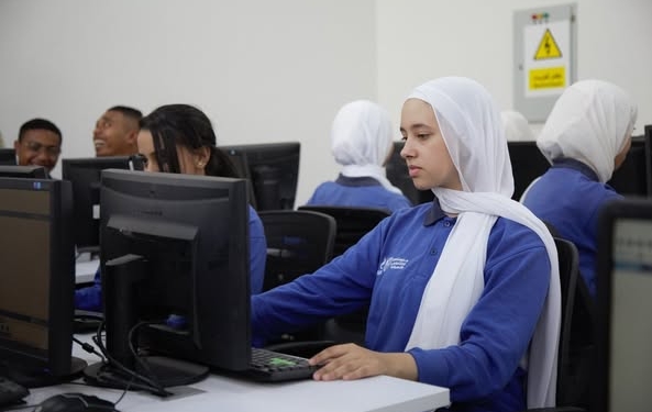 مدارس المستقبل تبدأ من هنا.. وزير الاتصالات يعلن ملامح التحول التكنولوجي في التعليم المصري
