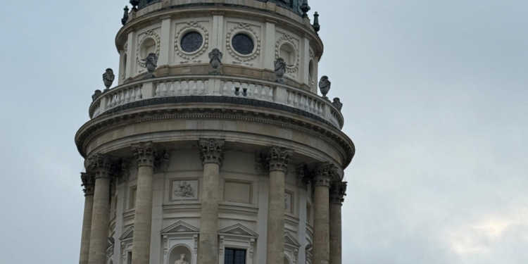 أشرف منصور: مشاركة الجامعة الألمانية في مهرجان “كلاسيك أوبن إير” الموسيقي يعكس رؤيتها الشاملة