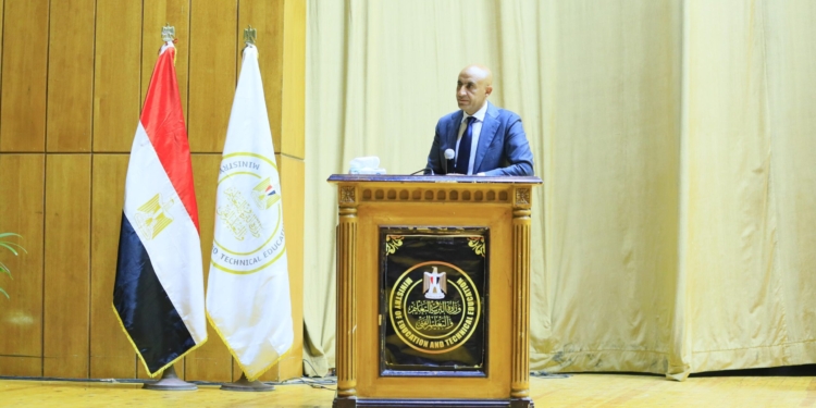 عبداللطيف: العام الدراسي المقبل "عام جودة التعليم"