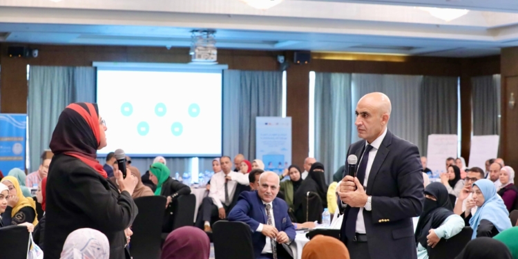 «عبداللطيف» يشهد انطلاق البرنامج التدريبي لمعلمي العربي على المناهج المطورة