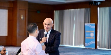 «عبداللطيف» يشهد انطلاق البرنامج التدريبي لمعلمي العربي على المناهج المطورة