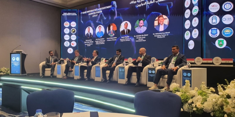 الدكتور علي شمس الدين يطالب الجامعات بتطوير جاد لمكاتب رعاية الطلاب الدوليين 