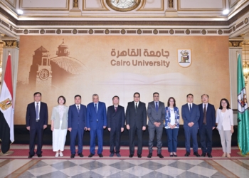 رئيس جامعة القاهرة يبحث تعزيز علاقات التعاون المشترك بين جامعتى القاهرة وشاندونغ الصينية