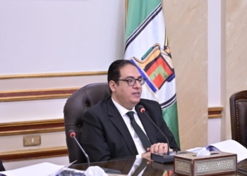 رئيس جامعة القاهرة يترأس اجتماع لجنة المنشآت الجامعية لمتابعة تنفيذ المشروعات الإنشائية الجاري تنفيذها بالجامعة