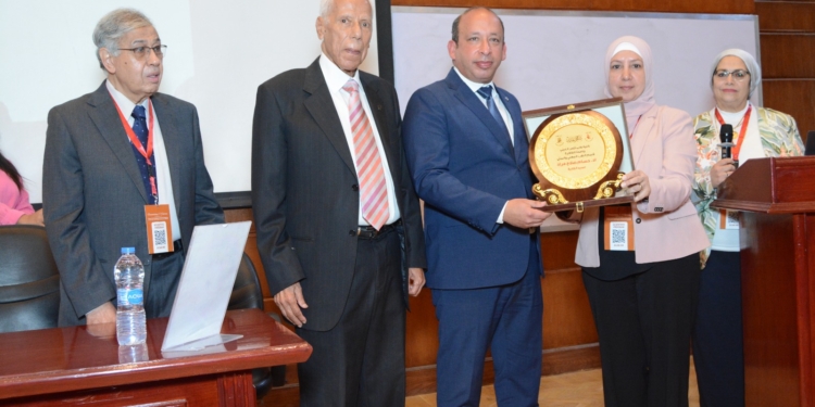 طب قصر العيني تناقش اضطرابات الجهاز التنفسي المهنية والبيئية