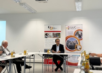 فريق هوية مصر بالجامعة الألمانية بالقاهرة يضع اللمسات النهائية لمعرض المتحف المصرى الكبير ببرلين 