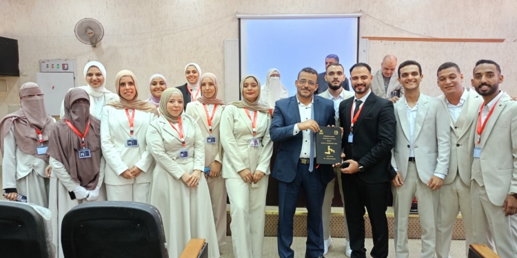 طلاب ميكاترونيكس بحلوان يبتكرون ذراع روبوتية ليزرية بتقنيات التحكم الذكي