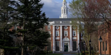 تراجع الطلاب الدوليين يهدد الجامعات الأمريكية