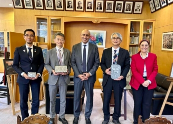 وزير التعليم يزور مدرسة "كوازاه" الفنية الصناعية بالعاصمة طوكيو