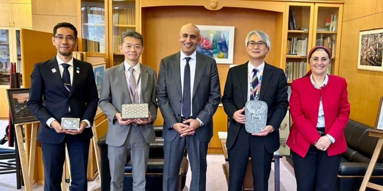 وزير التعليم يزور مدرسة "كوازاه" الفنية الصناعية بالعاصمة طوكيو